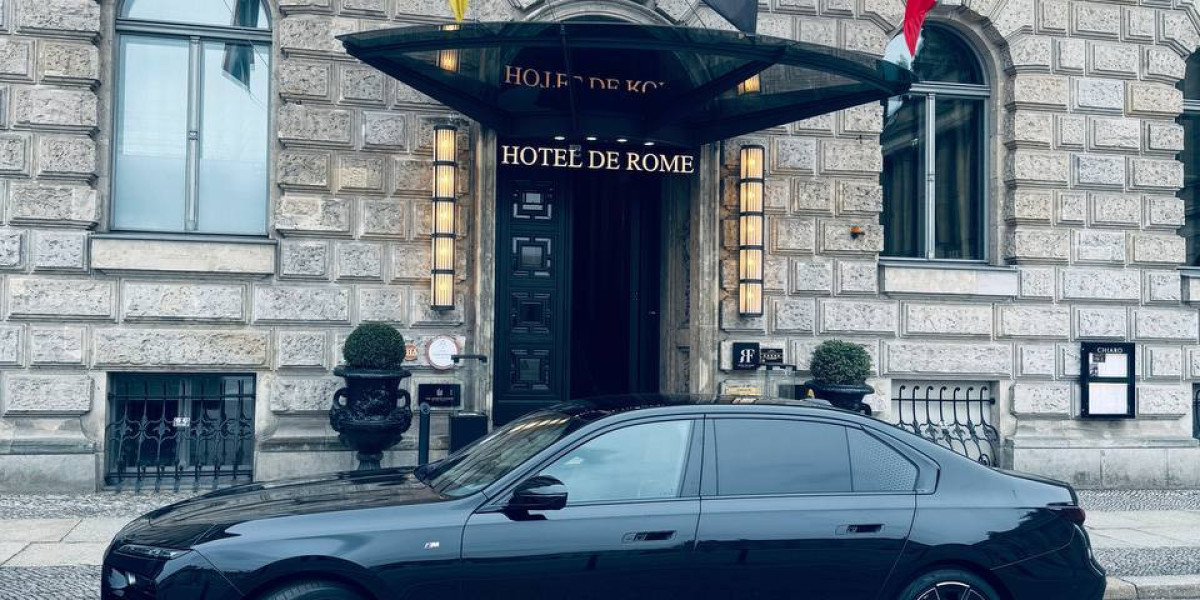 Explore Berlin with Sightseeing Bus Tours: Uncover Iconic Landmarks