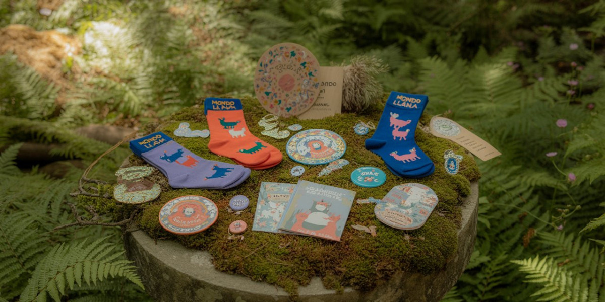 Feel-Good Creativity: Mondo Llama Bright and Joyful Supplies