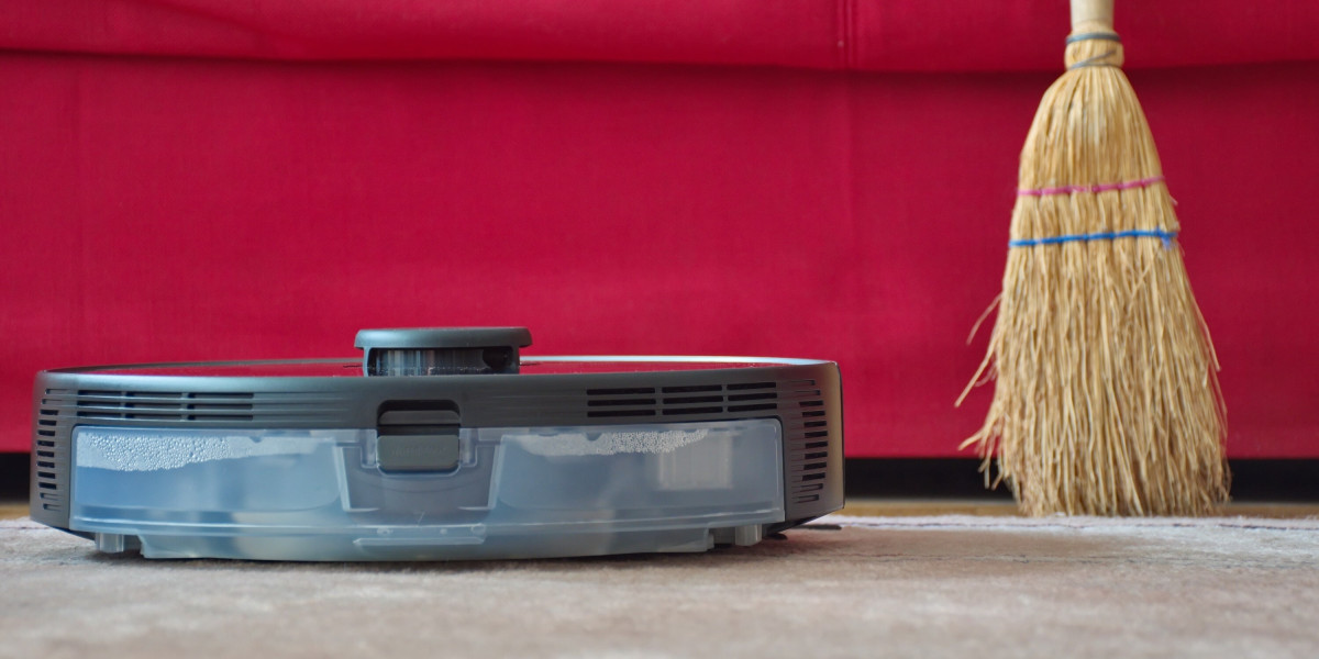 You'll Never Guess This Automatic Cleaning Robot's Tricks