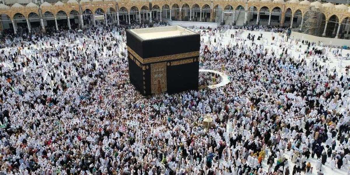 Why Do Some Travelers Prefer the Quiet Atmosphere of November for Umrah?