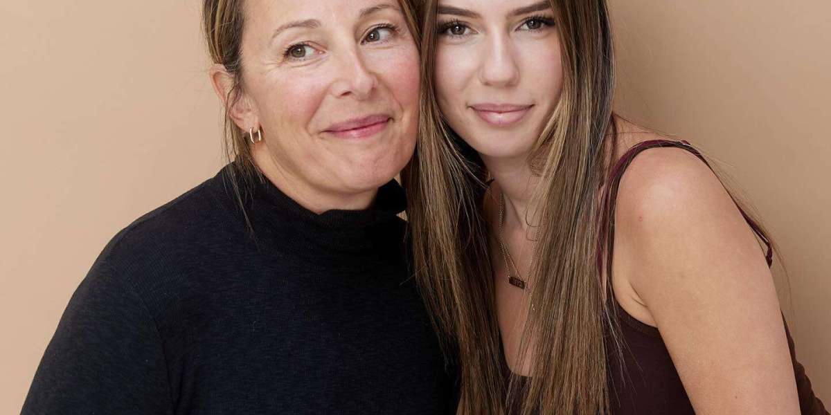 The Ultimate Guide to Photo Experiences in Toronto & Montreal: Family Photoshoots, Photobooths, Headshots & More