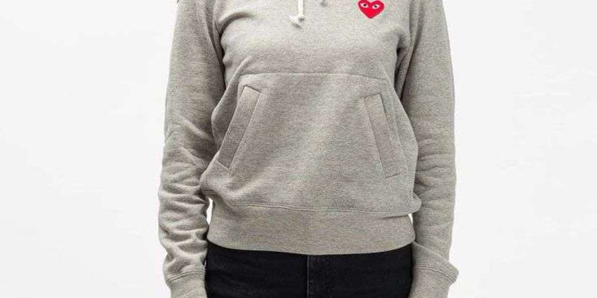 Embracing the Unconventional: Comme des Garçons and Chrome Hearts Bold Looks Made Easy