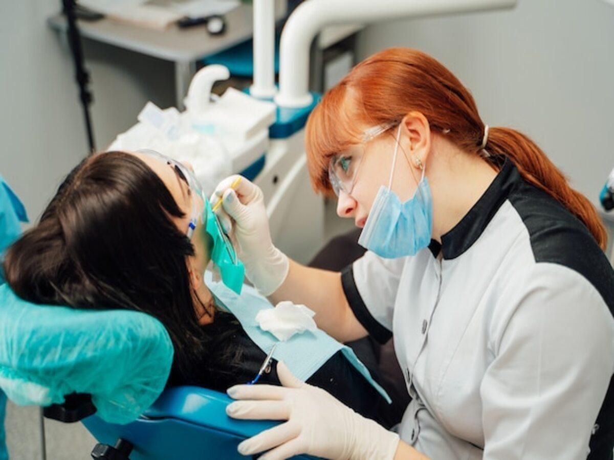 7 Signs You Need to Visit a Dental Implants Specialist | Connect...