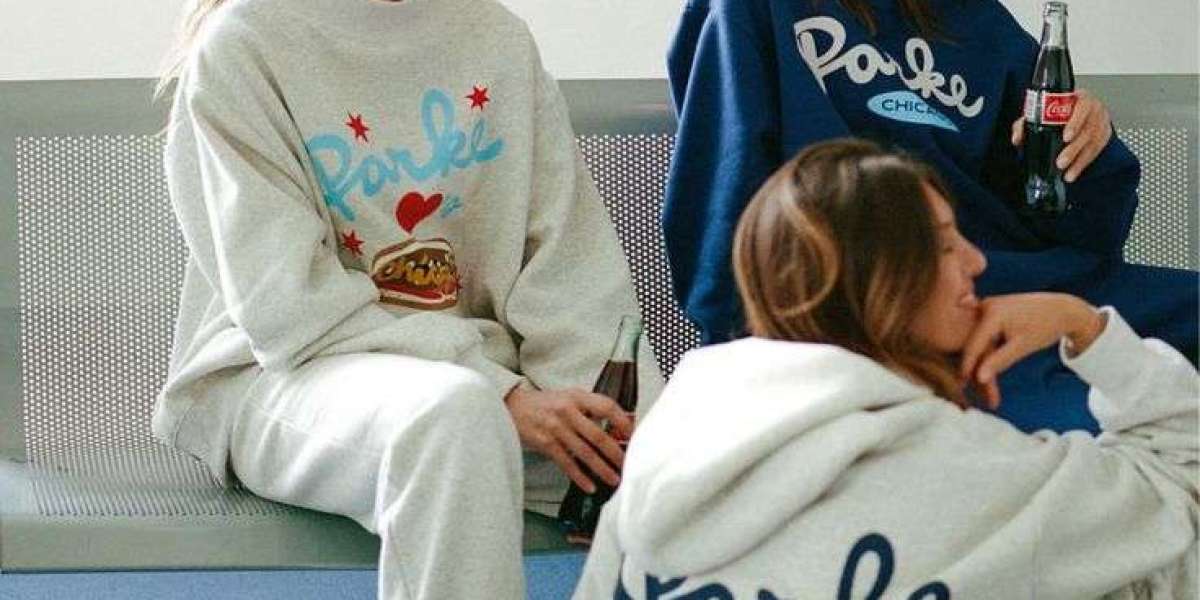 How Can the Parke Sweatshirt Complement an Effortless Off-Duty Look?