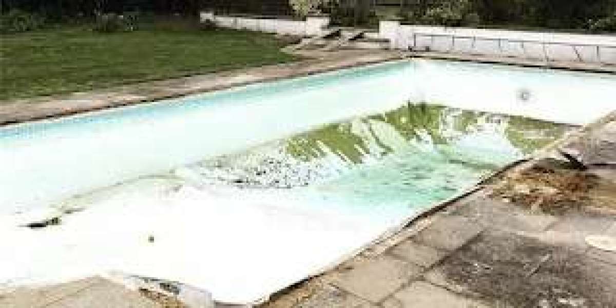 Pool Cleaning Services Henley and Professional Pool Maintenance Experts