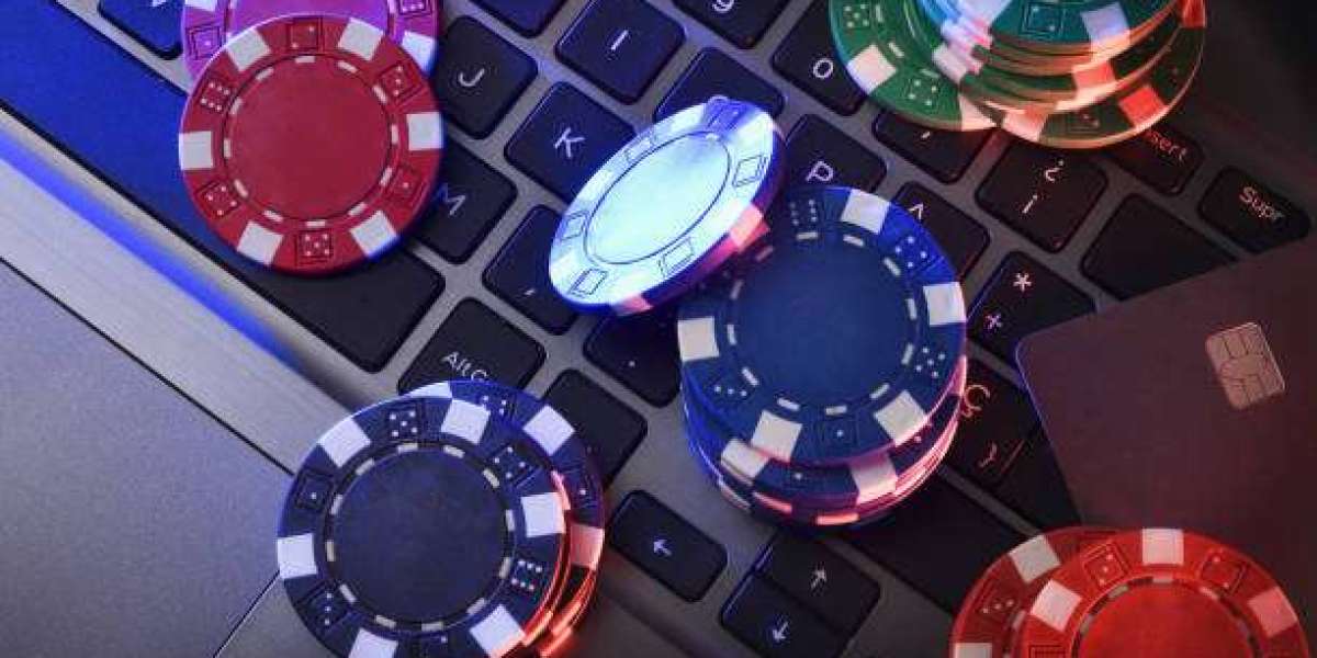 The Role of Live Dealer Experiences in Online Casinos: How Enhanced Interaction and Realism Will Transform Player Expect