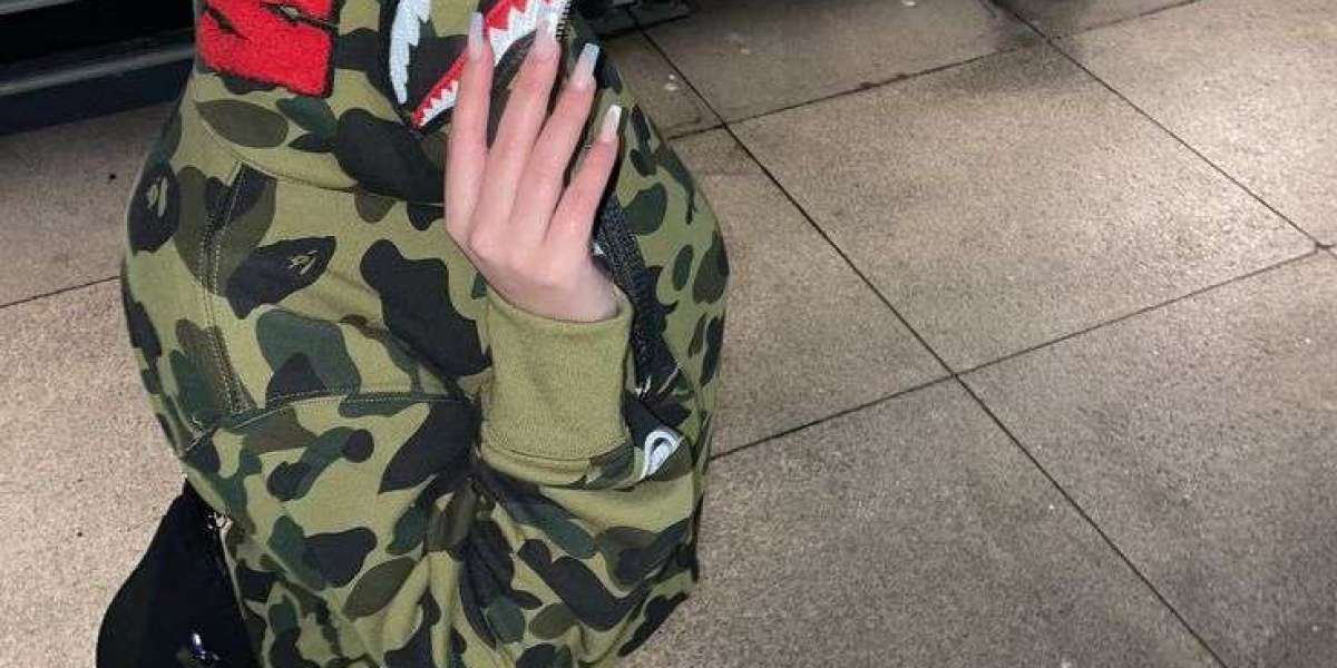 BAPE and Plecak BAPE Shark: A Distinctive Streetwear Backpack for Poland